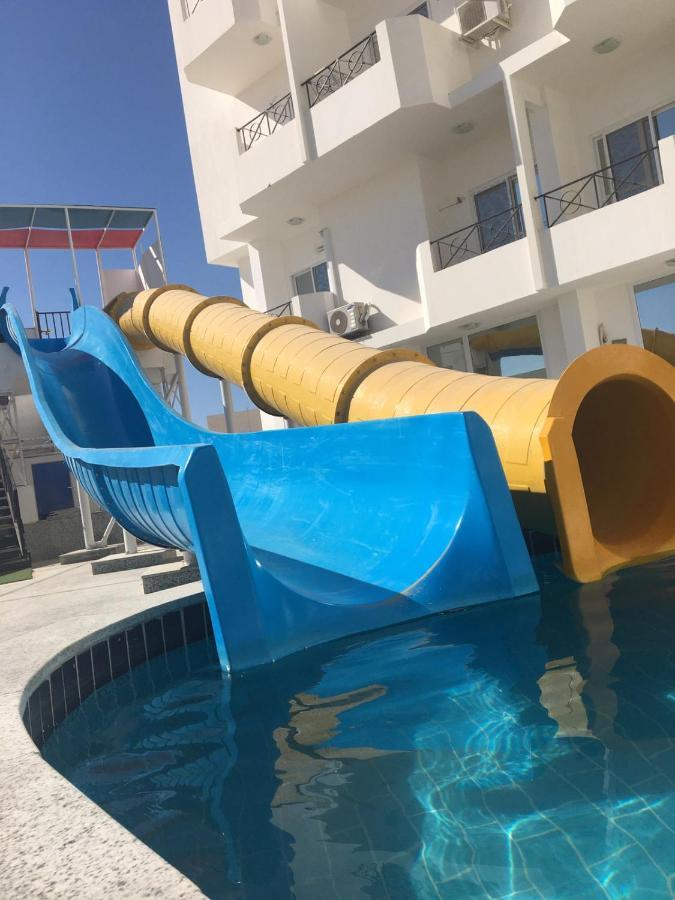 Apartment Taranto Near The Sea Redsealine ฮูร์กาดา ภายนอก รูปภาพ